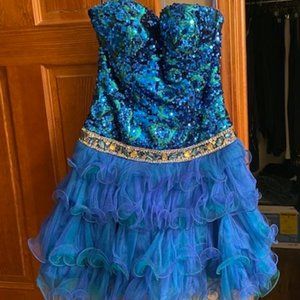 Beautiful Blue sequin cocktail dress - Size 6.
